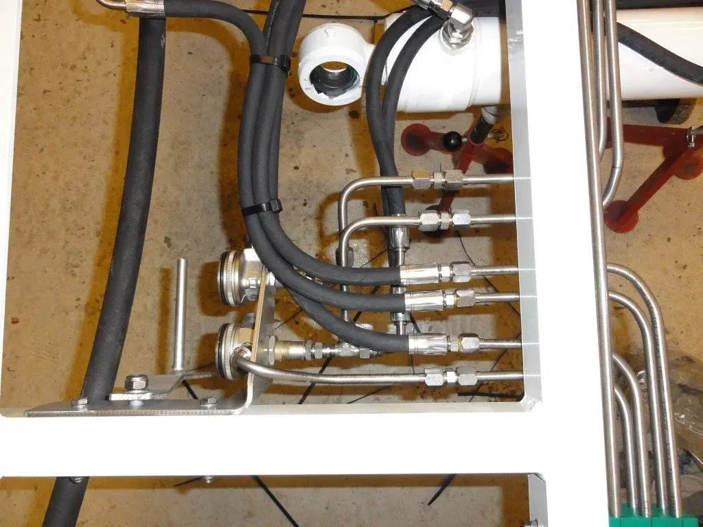 Hydraulikslanger og tilslutninger samlet hos Jysk Truckservice