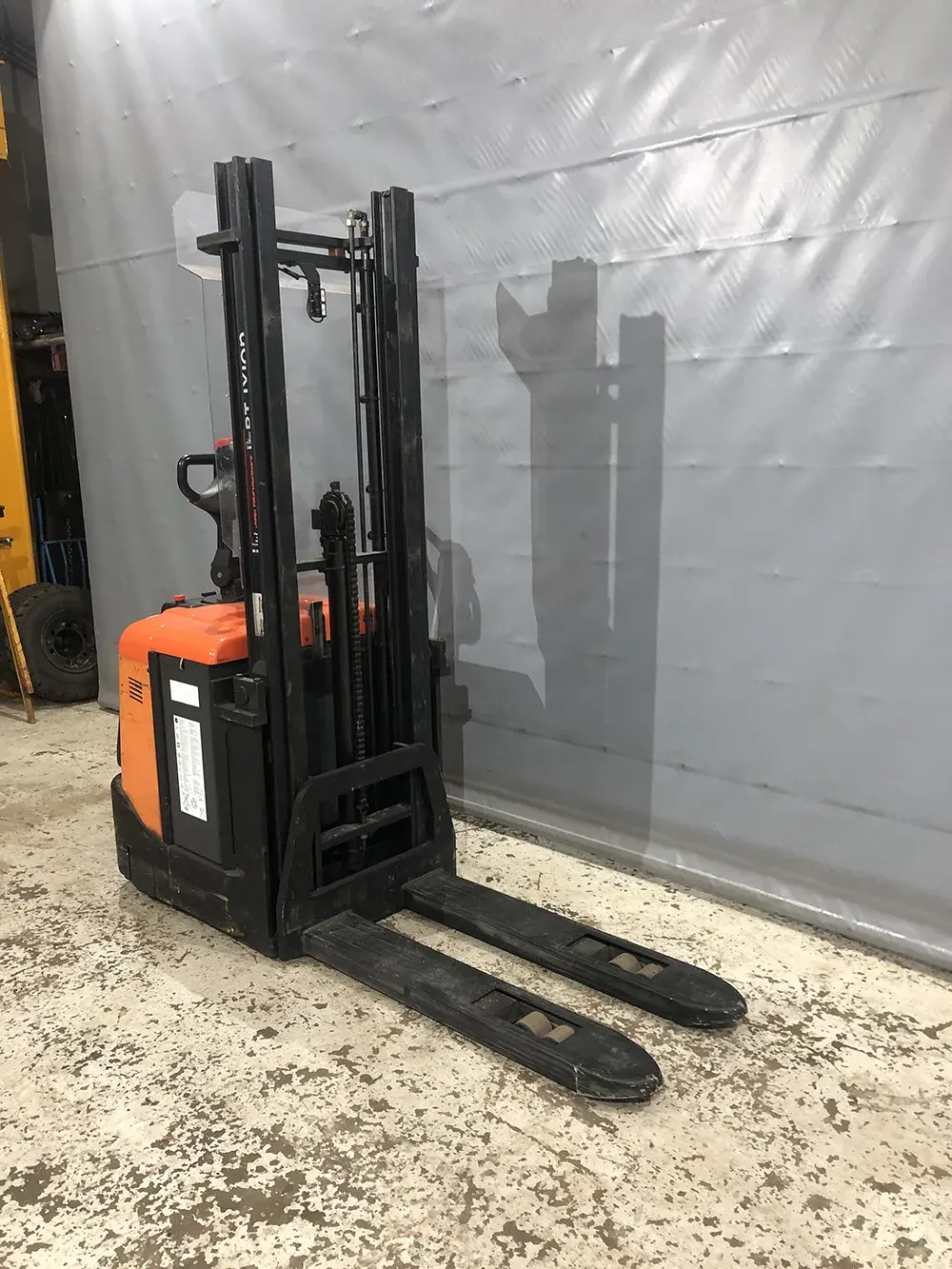 BT Ixion el-stabler med mast og gafler