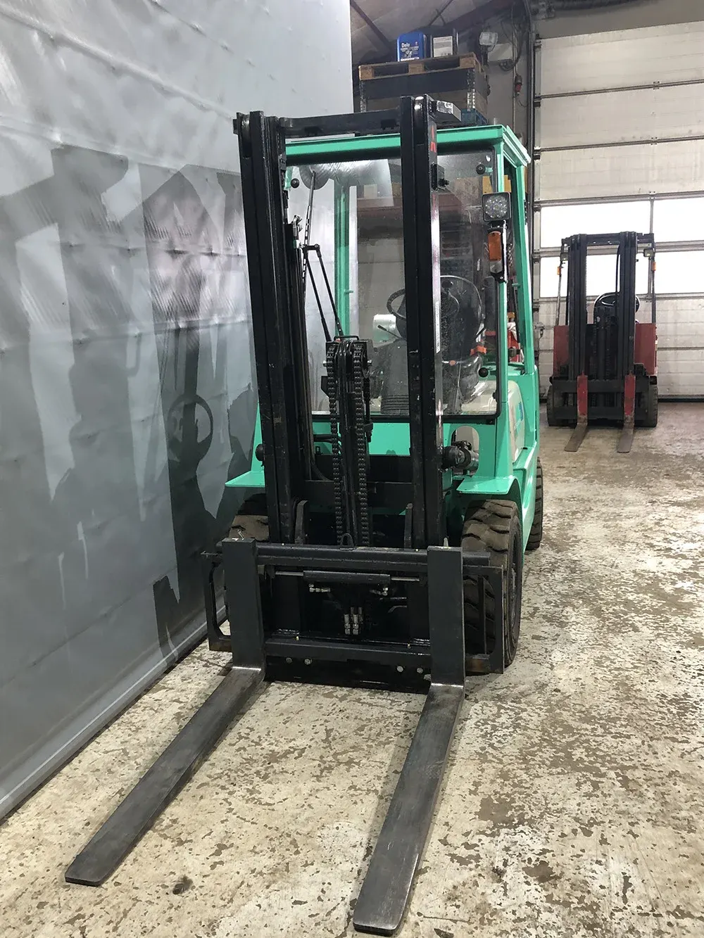 Mitsubishi FG20T set forfra med nye gafler og sideskift